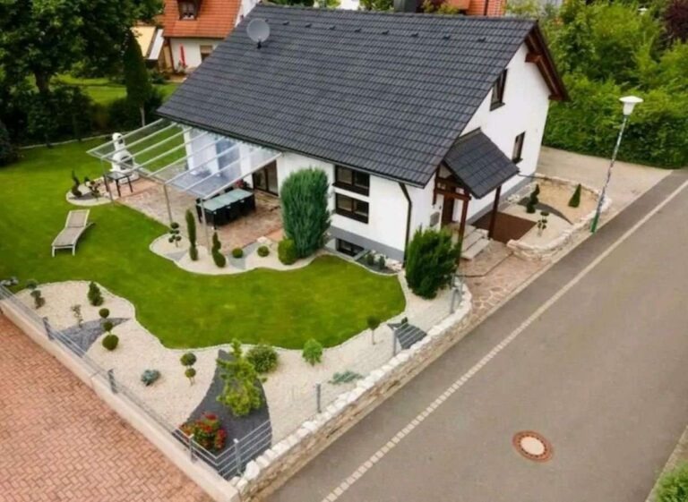 Haus mit Gartenansicht