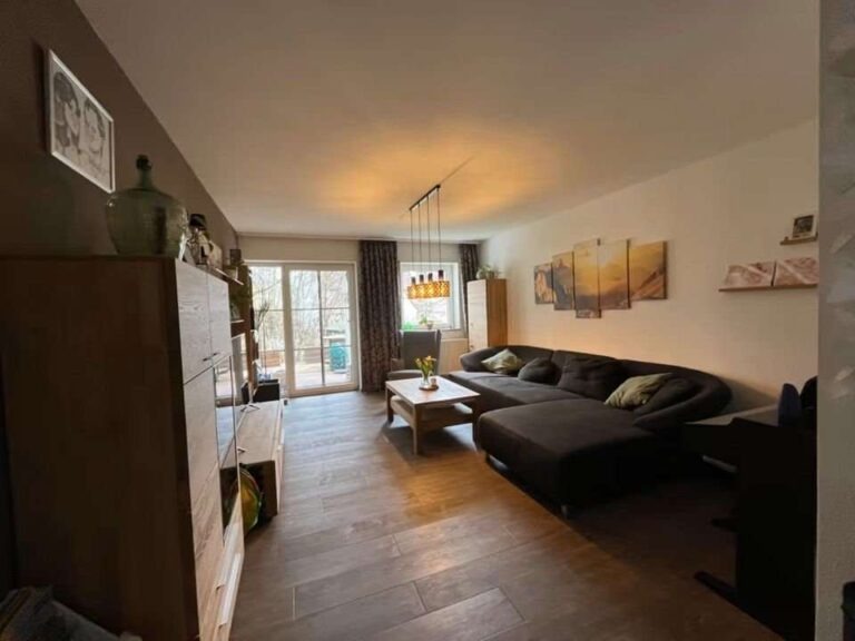 Wohnzimmer mit gemütlicher Einrichtung