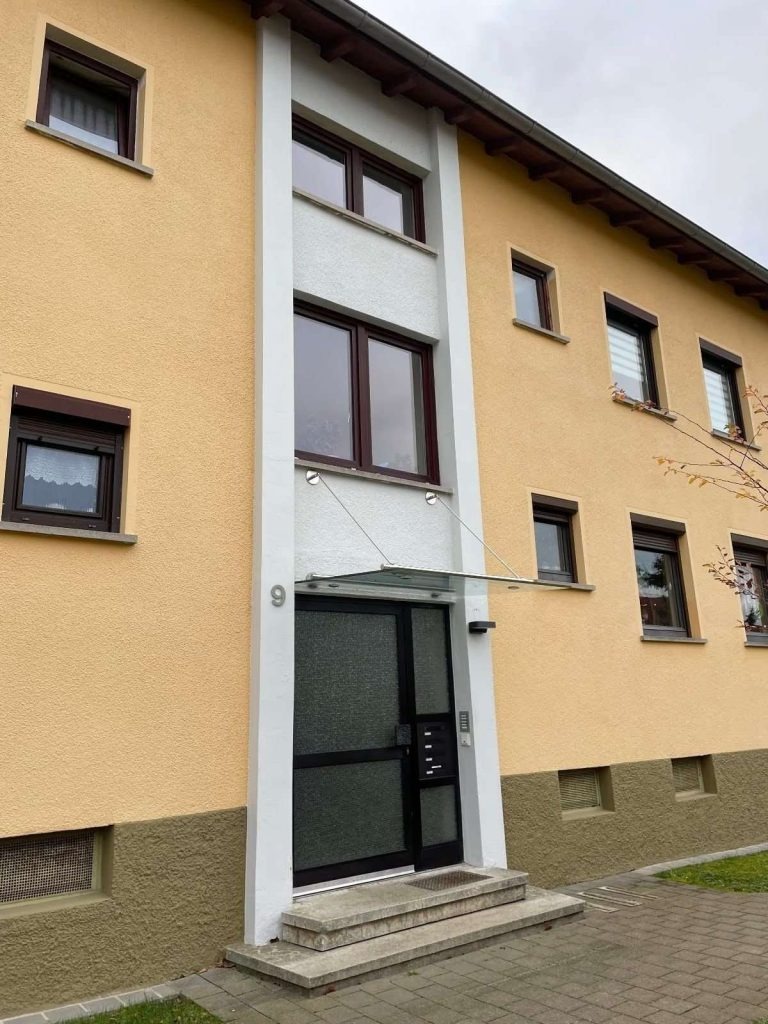 Eingang zu einem Wohngebäude